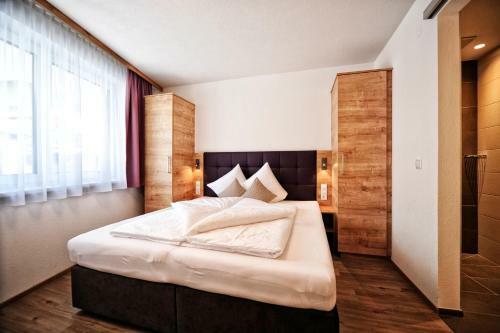 Amaris Apartments