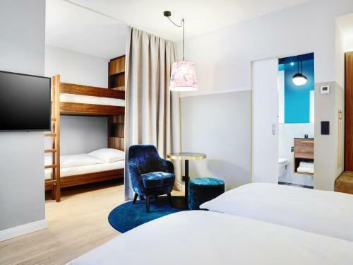 Hotel Stage 12