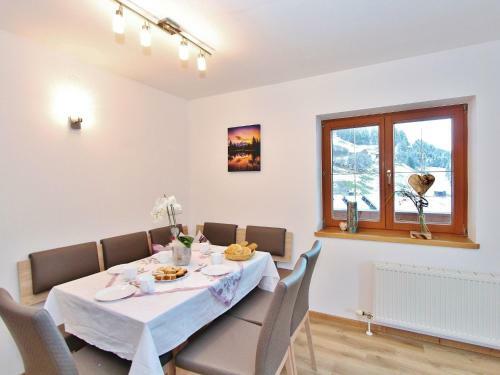 Cozy Apartment In Salzburg With Mountain View
