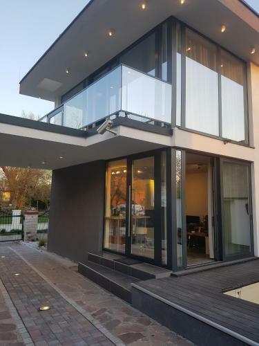 Deluxe Apartment & Suite