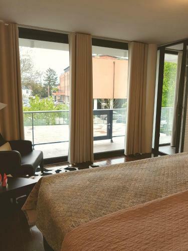 Deluxe Apartment & Suite