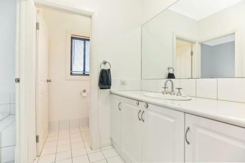 Apartamento 44 Ferguson Road - Quiet And Private And Welcomes Pets