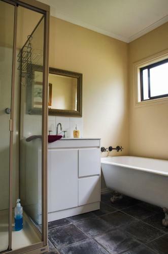 Gellibrand River Gallery Accommodation