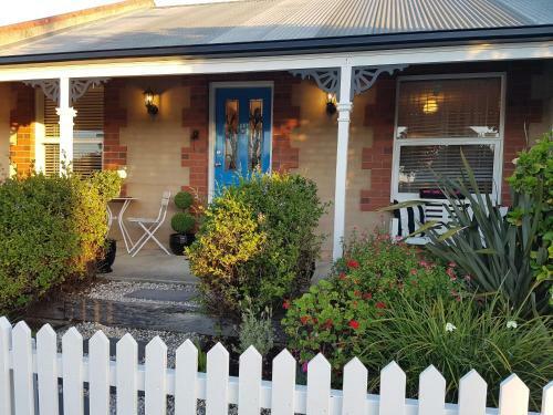 La Maison Riviere - The River House Bed & Breakfast