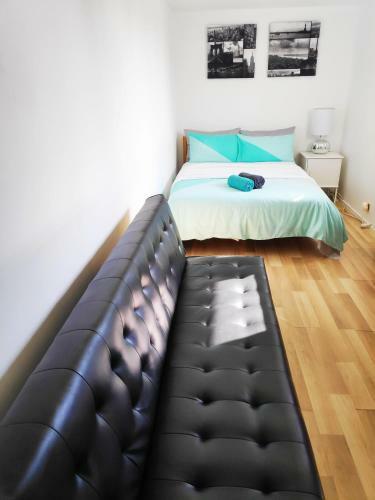 Glenfield 4 Rooms - Stylish Master + 3 Stunning Queen Rooms