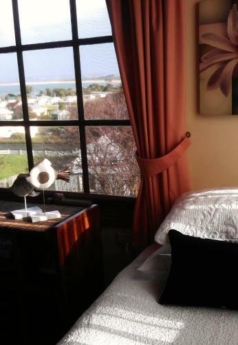 Hostal Touchwood Cottages