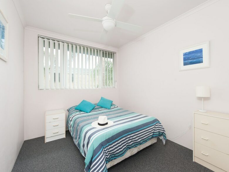 9 Cirrus @ Fingal Bay