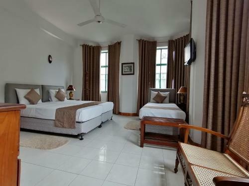 Hostal The Royal Mall