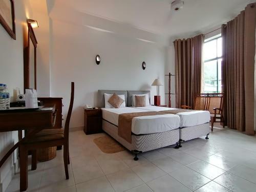 Hostal The Royal Mall