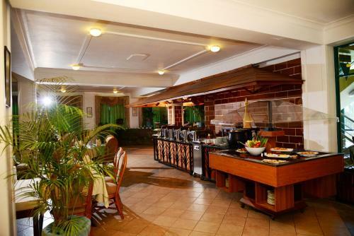 Hostal The Royal Mall