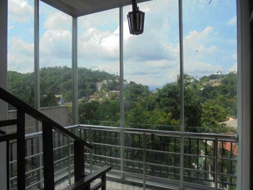Hostal Suisse View Residence