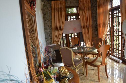 Hostal Suisse View Residence