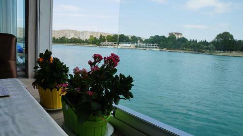 River Side Hotel