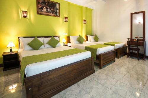 Bed & Breakfast Nathashiya Holiday Inn