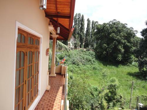 Hostal Nilmini Villa