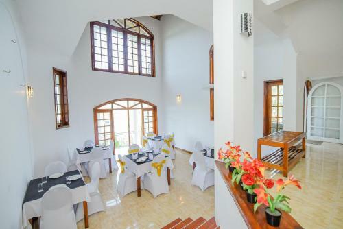 Kandyan Crown Hotel