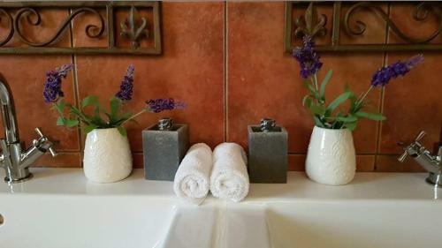 Barossa Glen ~ Henri's Cottage ~ Bed & Breakfast