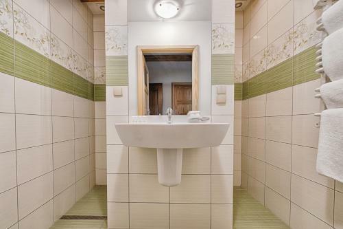 Hostal ?abi Dw�r - Hotel, Restauracja, Spa