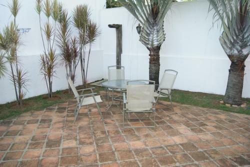 Casa Na Cidade Com Ares De Campo