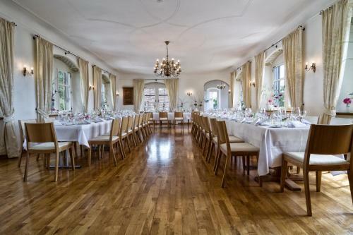 Hotel Romantik Restaurant Schloss Weinstein
