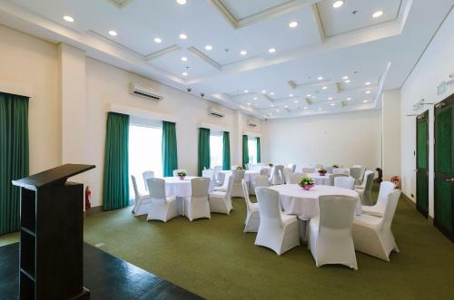 Hotel Microtel By Wyndham South Forbes