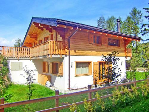 Magnificent Chalet Amidst Mountains In La Tzoumaz