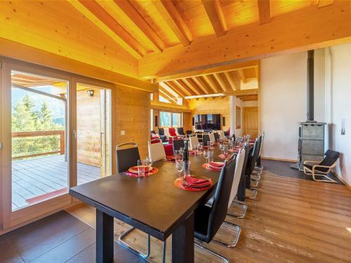 Grand Chalet With Jacuzzi On Slopes In Riddes