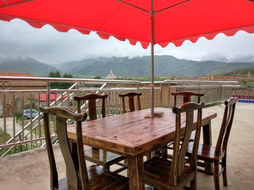 Ganzi Zhou Dzachusama Hostel & Cafe