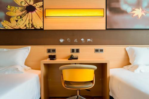 Iu Hotel Luliang Xiaoyi Zhenxing Street