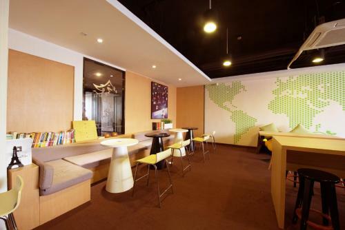 Iu Hotel Luliang Xiaoyi Zhenxing Street
