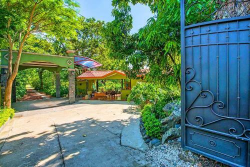 Hotel Guacima Country Inn