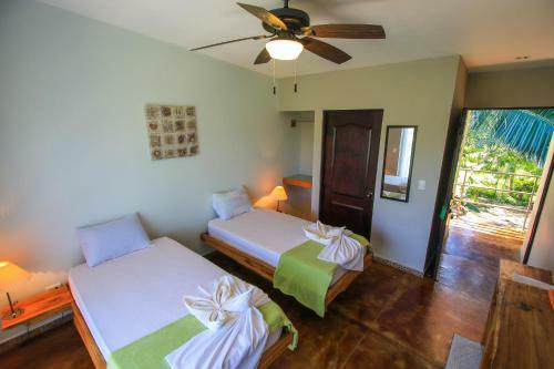 Casa Moderna De Playa Fitos House