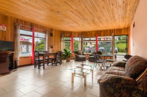 Hostal Hakuna Matata Guest House