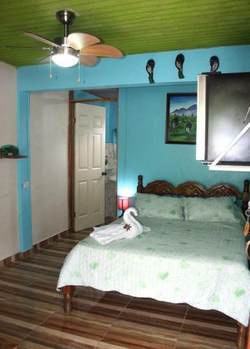 Bed & Breakfast Cabinas Cascada Rio Celeste