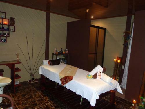 Bed & Breakfast Posada R�o Celeste La Amistad