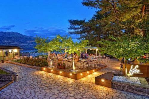 Hotel Frontzou Politia