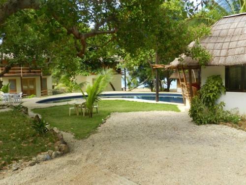 Hotel Cashew Grove Beach Resort