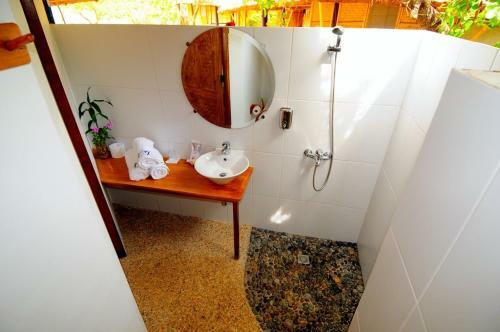 Hotel Cashew Grove Beach Resort