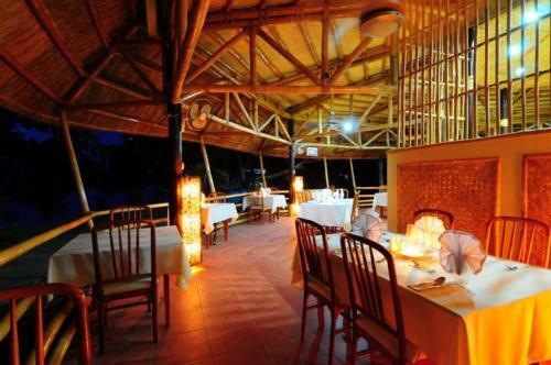 Hotel Cashew Grove Beach Resort