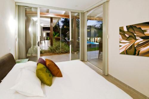 The Breeze Hotel & Villas