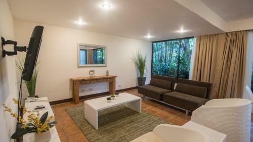 La Mariposa Apartments