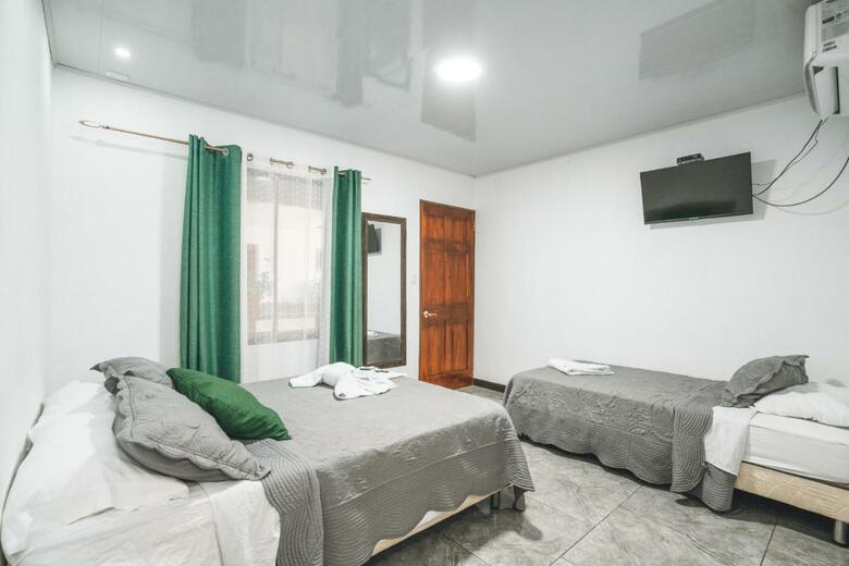 Hotel Hoja De Oro Corcovado