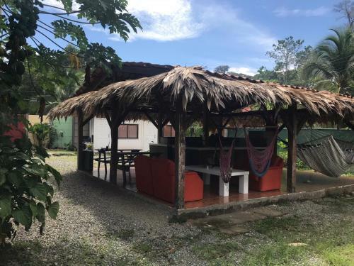 Albergue Hotel One Love Puerto Viejo