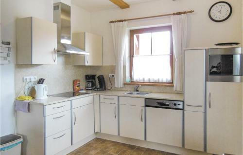 Three-bedroom Holiday Home In Dolniky
