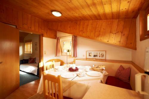Hostal Appartementhaus Gratz