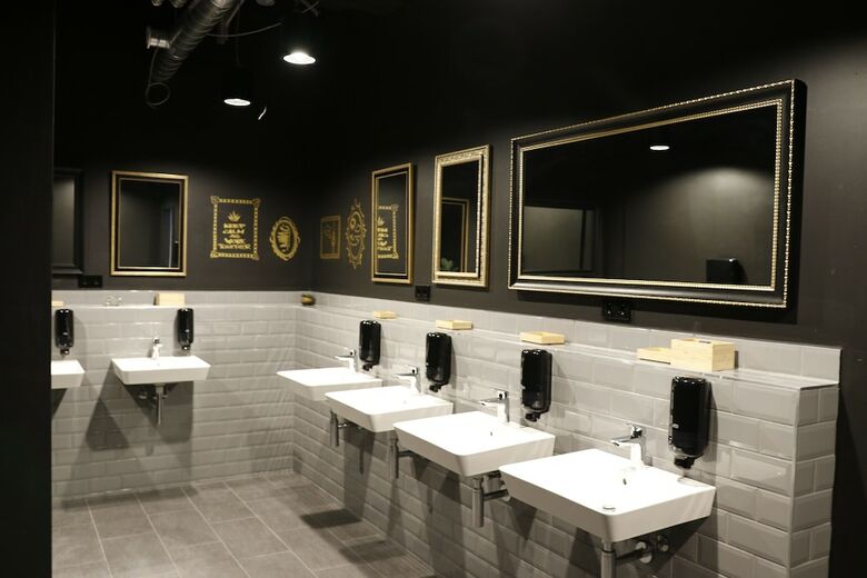 Design Hostel P182