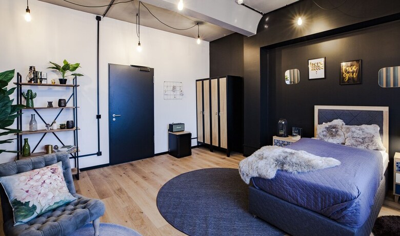Design Hostel P182