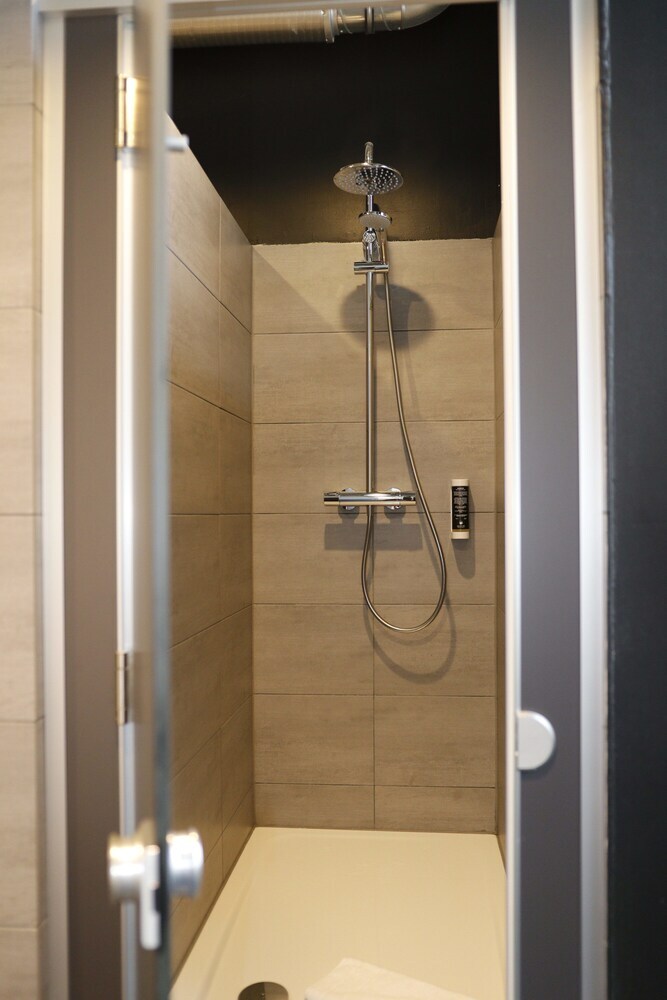 Design Hostel P182