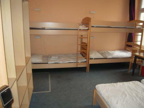 Happy Go Lucky Hotel + Hostel Sch�neberg