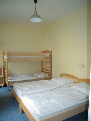 Happy Go Lucky Hotel + Hostel Sch�neberg